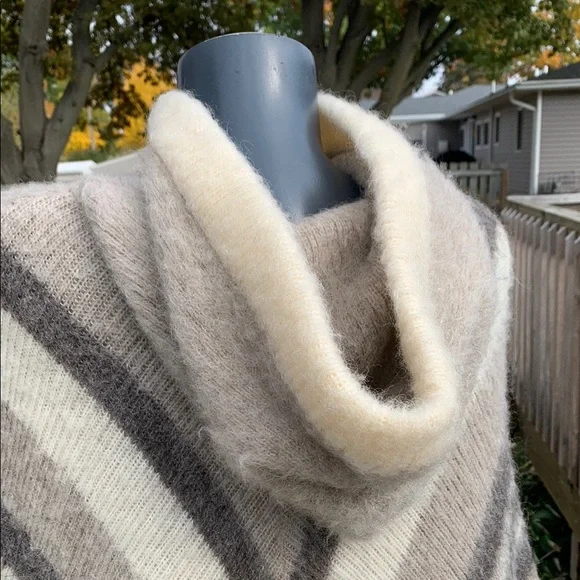 Vintage Hilda Ltd Hooled Poncho - Fuzzy Wool Statement Piece - Picture 12 of 13